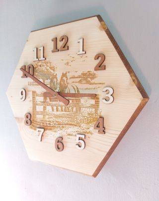 Novinka :) 🐎 Nástenné drevené hodiny s motívom koní, môžu byť originálnym darčekom pre milovníkov koní. Vhodné pre deti aj...